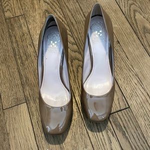 Vince Camuto smoke taupe patent leather platform heels; size 7 1/2